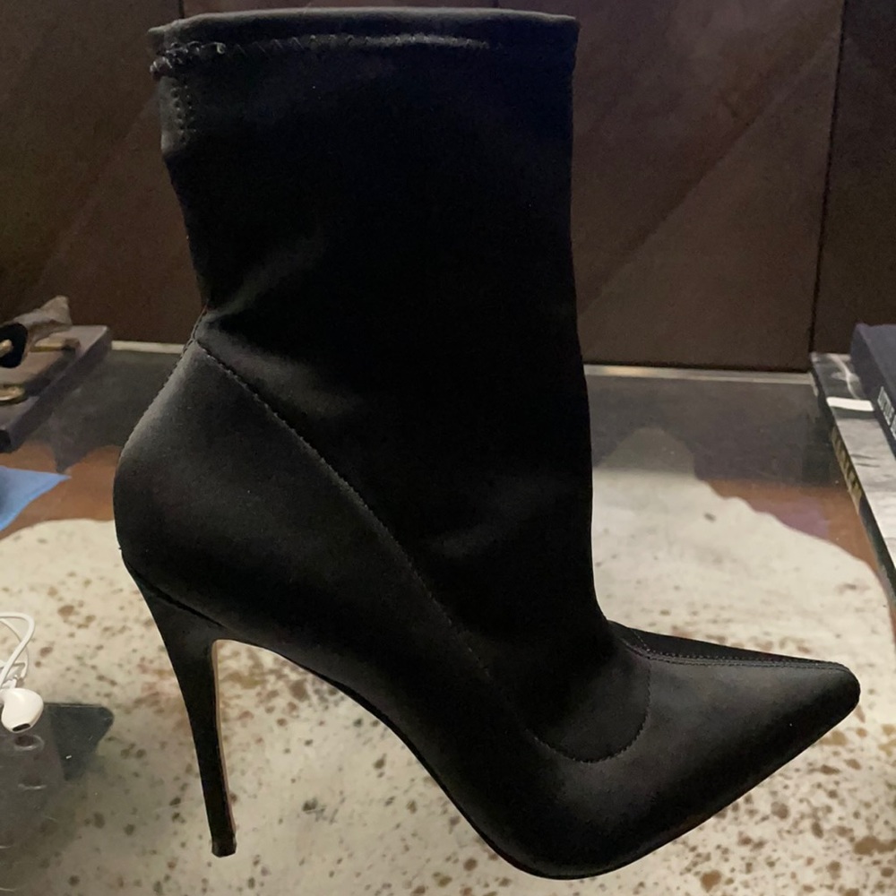 Aldo Stretchy Satin Look Pointy Toe Bootie size 9
